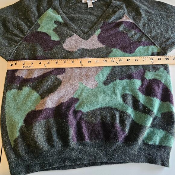 Autumn Cashmere Camo V Neck Sweater in Spruce Combo Size Medium - Picture 6 of 6